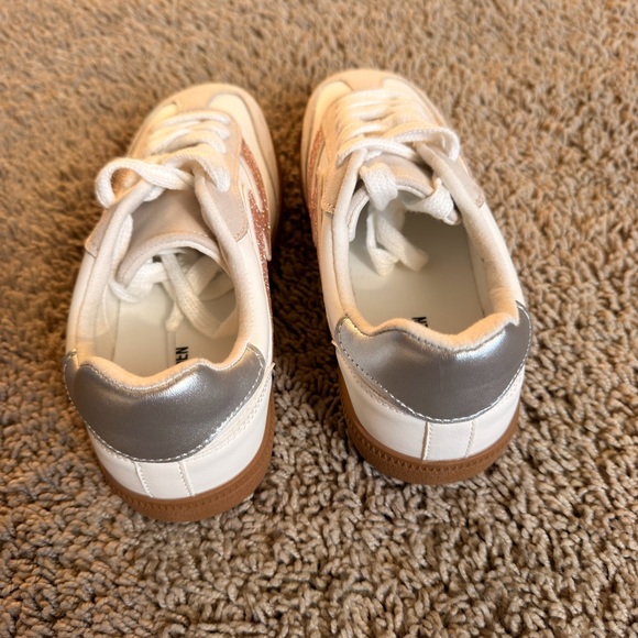 Steve Madden Kids Sneakers in Cream and Tan - Picture 3 of 5